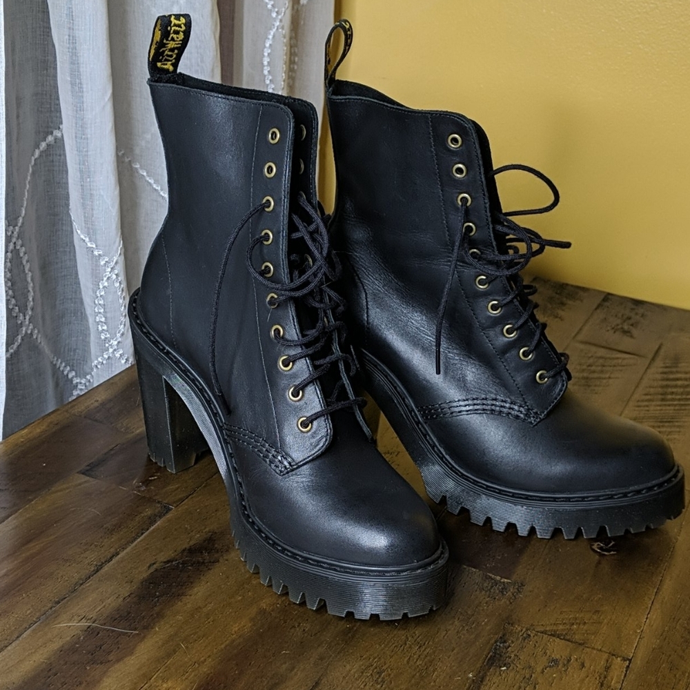 Dr. Marten's Kendra Fashion Boot Size 8